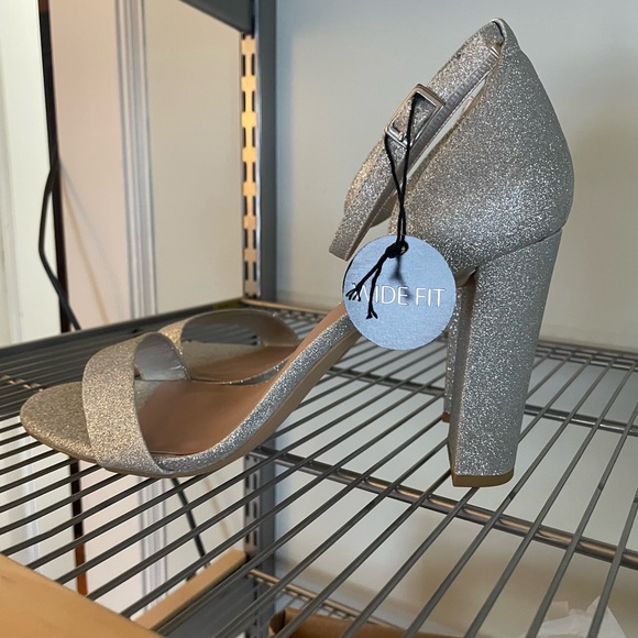 Silver party shoes- plus size ladies - Picture 4 of 4